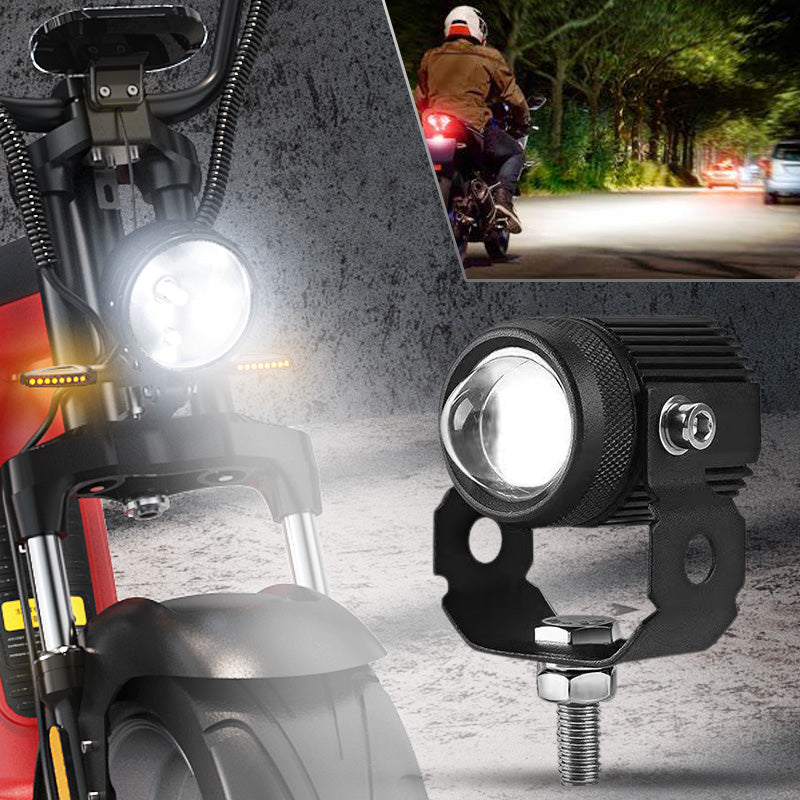 đ”MOTORKERĂKPĂR LED ERĆS FĂNYSZĂRĂ