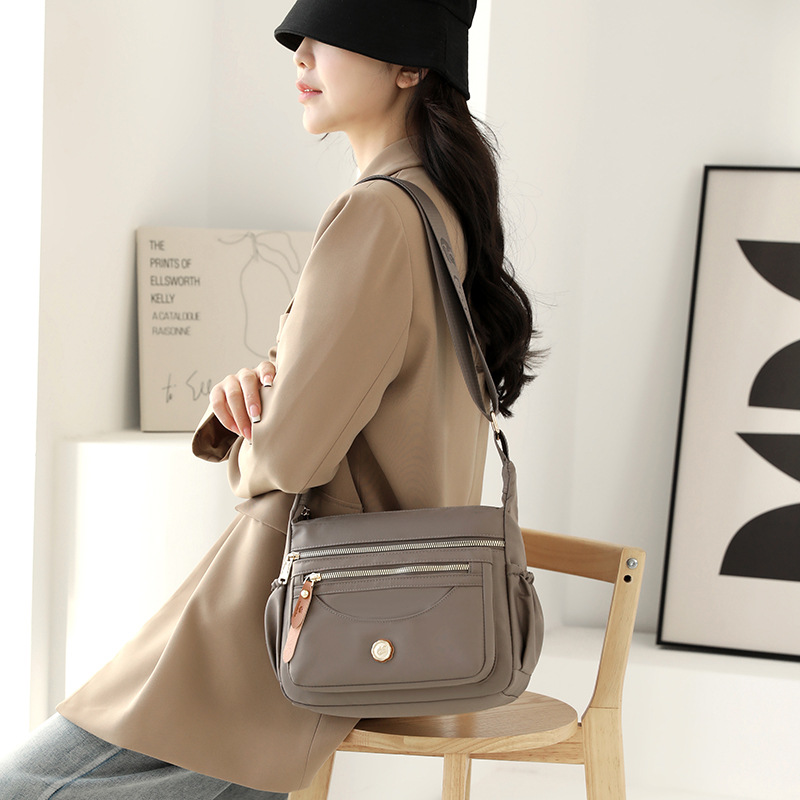 Nagy kapacitású női crossbody táska