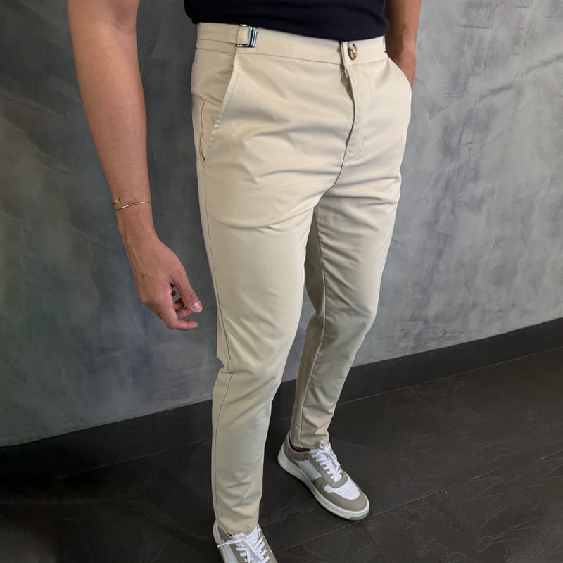đđFĂ©rfi nadrĂĄg Slim Fit rugalmas derĂ©kkal