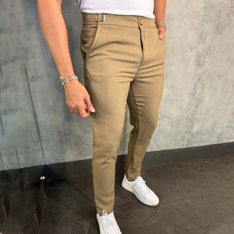 đđFĂ©rfi nadrĂĄg Slim Fit rugalmas derĂ©kkal