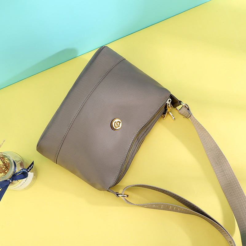 Minimalista nylon válltáskák és kereszt válltáskák