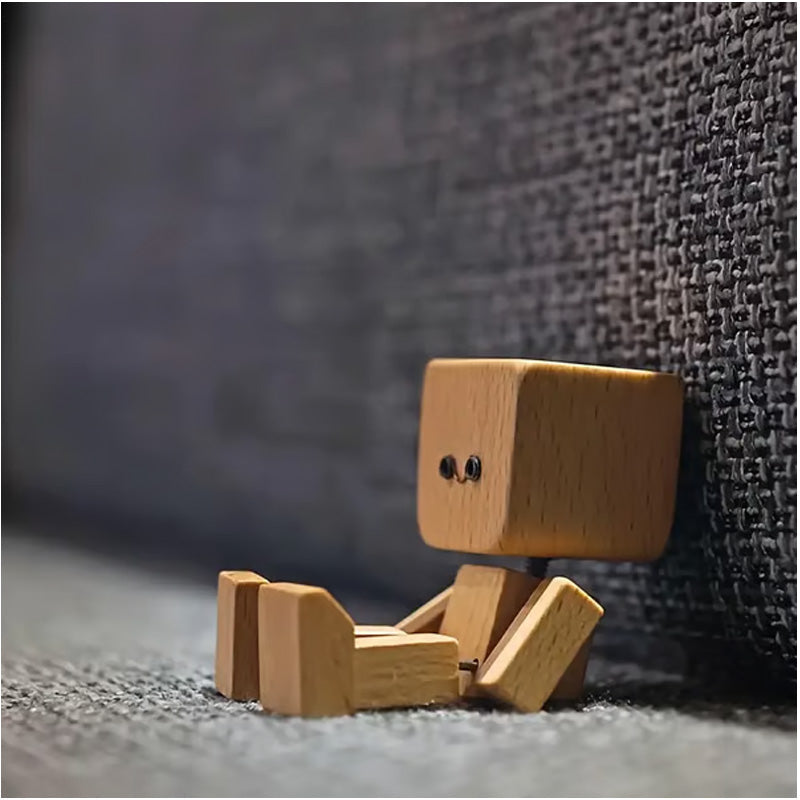 🎁Bájos kis fa figura, amely 12 különböző arckifejezéssel mozog