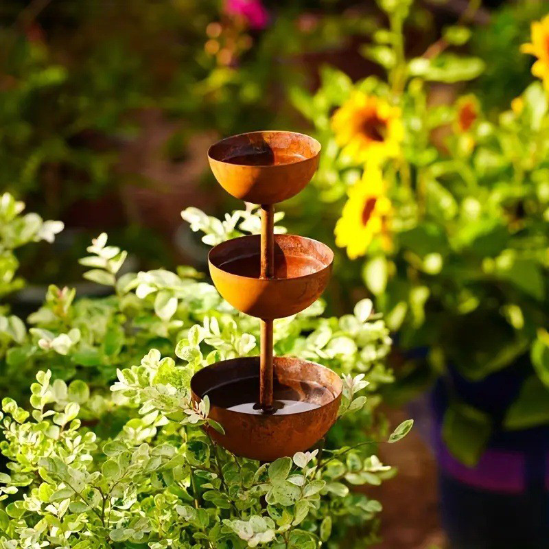 🐦Háromszintes, rusztikus stílusú fém madáretető és itató