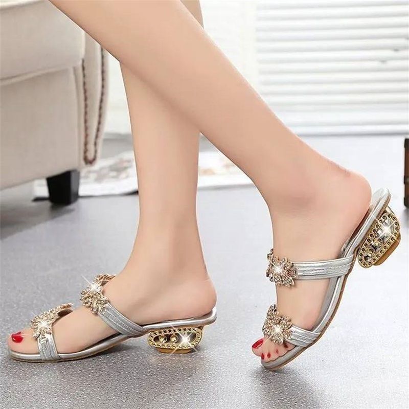 💎Kiváló minőségű, modern, strasszos női szandálok👡