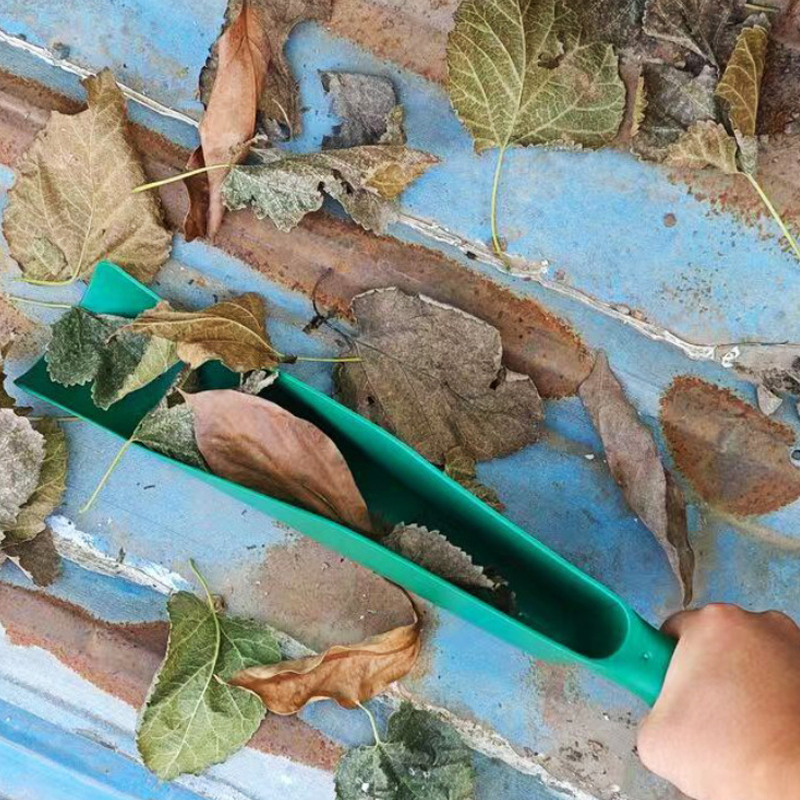 Gutter cleaning leaf shovel