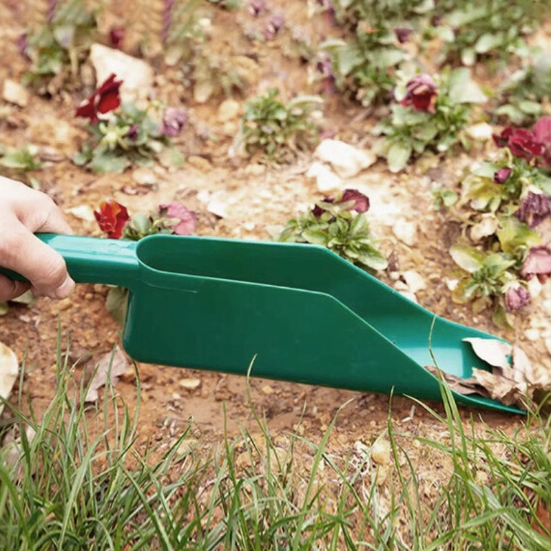 Gutter cleaning leaf shovel